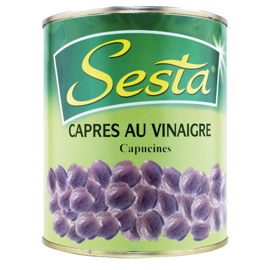 Câpres en conserve, petits boutons de caprier pour relever salades, sauces et plats cuisinés.